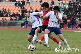 被球迷询问是否会考虑加盟阿森纳，库尼亚大笑回应