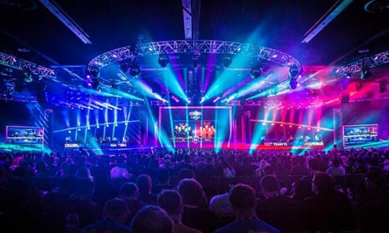 现吸引了众 现吸引了众